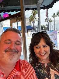 We had a wonderful day yesterday at the Fort Pierce Farmer's market. It's  been a while since we have been there. There was only one vegetable stand  and none of the beautiful