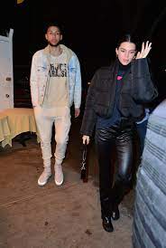 Sevgilisi ben simmons'ın oynadığı philadelphia 76ers'ın üst üste mağlup olması, nba taraftarlarını da rahatsız etmeye başlamıştı. 2 7 19 Kendall Jenner And Ben Simmons Arriving At A Restaurant In New York Kendall Jenner Street Style Kendall Kendall Jenner