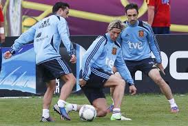 L'espagne étant doublement qualifiée pour la coupe des confédérations 2013 par ses victoires finales à la coupe du monde 2010 et à l'euro 2012, l'italie reçoit une invitation pour cette compétition grâce à sa place de finaliste de l'euro 2012 [5 Euro 2012 Espagne Italie Les Compos Officielles