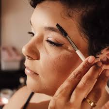 Madrinha Daniela ✨ Semi-preso com ondas no estilo “beach waves” e com um  pequeno coque despojado na parte superior para dar um charme 💁🏽‍♀️ Eu  amei e vocês? Equipe @camilawhite . . . #