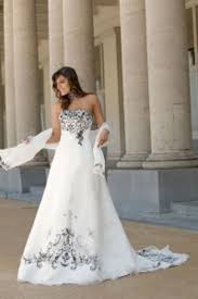 Bohemian brautkleider verleihen der trägerin eine lässige eleganz, einen natürlichen charm. Brautkleider Mit Farbe Aus Der Ladybird Kollektion