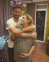 Este artículo utiliza el orden de nombres occidental al mencionar a personas. Megszuletett Kiss Ramona Es Lekai Mate Kisfia Habostorta Hu