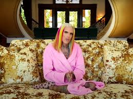 The worth of jeffree star cosmetic is $1.5 billion. Jeffree Star S Makeup Empire Isn T What It Used To Be With Videos That Don T Hit 1 Million Views And Makeup In Tj Maxx