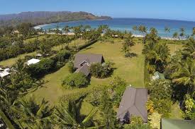 This award winning home is the model of plantation style elegance hawaii remodeling. Bachelor S Degree Creator Mike Fries Lists Plantation Style Real Estate Featuring Beachside Lawns In Chris Harrison S Racist Scandal Eminetra New Zealand
