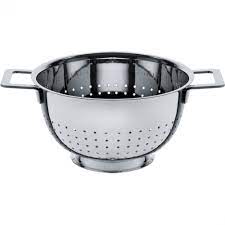 I nostri scolapasta sono disponibili in un'ampia varietà di stili e colori, così puoi coordinarli ai mobili della tua cucina e aggiungere un tocco di personalità all'ambiente. Offerta Esclusiva Online Scolapasta In Acciaio Alessi 22cm Pots Pans