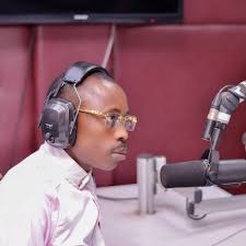 Elaloro with Kola Oladapo hosting Oyo state NURTW chairman alhaji Abideen  Olajide Ejiogbe. Pictures: courtesy of Nseries Photography, shot by Bolu  Okunade.