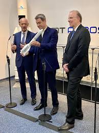 Aktuelle news zum thema markus söder: Bavarian Prime Minister Dr Soder Visits Mt Aerospace In Augsburg