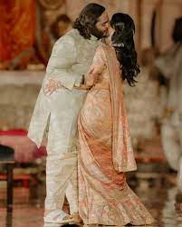 Anant Ambani Radhika Merchant Lip Lock Video makes mukesh nita ambani cry Anant Radhika romance in front of 1000 vvip -Hindi Filmibeat