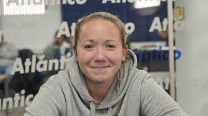 Vicky Vázquez, exjugadora y entrenadora: "Jugamos contra futbolistas que  son campeonas del mundo"