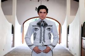 379 letras de alejandro fernández, 7 curiosidades y mucho más. Alex Fernandez Jr Continues Family S Legacy In Ranchera Music Press Pass Latino