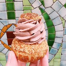 Popelini Officiel On Instagram Chou Du Jour Creme Chocolat Au Lait Cœur Praline Et Chantilly Chocolat Food Cake Desserts