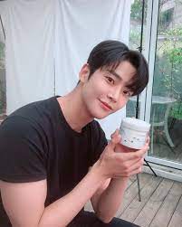 Sf9's taeyang will now be updating fans further with his dazzling photos as he opens his. Sf9 S Rowoon Official Instagram Sf9 Bangladesh Fanclub Facebook