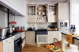 Cuisine D Ebenisterie Avec Un Travail Artisanal Sur Mesure De Tres Haut Niveau Remodelage Petite Cuisine Cuisines Design Idee Cuisine