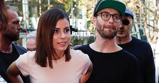 Mehrere medien berichten übereinstimmend, dass der nachwuchs auf die welt gekommen ist. Lena Meyer Landrut How She Reacts To Mark Forster S New Song