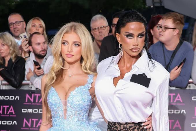 Katie Price and daughter Princess Andre pose together on National  Television Awards red carpet - Yahoo Life UK