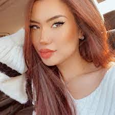 Sheena Rowland's Instagram, Twitter & Facebook