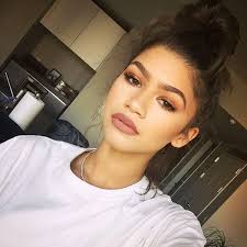 If you've never applied makeup before, all the different products and tools can be intimidating. Pin On Makeup