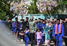 Check spelling or type a new query. Lamaran Unik Kolaborasikan Dua Adat Betawi Dan Bugis Weddingku Com