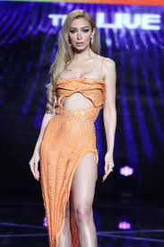 H eleni foureira pyrpolise to plato me to one woman show tis House Of Fame La Academia Ena Live Concert Proklhsh Pics Vid News In Greece