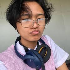 Hi everyone my name is cam. I'm a trans ftm and I'm 19 and I'd love to talk  to somebody about everything