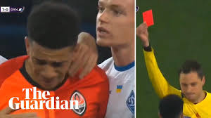 E, dentro de uns 10 anos, será possível questionar: Shakhtar Donetsk S Taison Sent Off For Reaction To Racist Insults Shakhtar Donetsk The Guardian