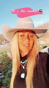 Leah Fish's Instagram, Twitter & Facebook