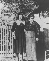 Isabel Arellanes (née Tumamait) with her mother, María Basilisa Tumamait :  ca. 1920 — Calisphere