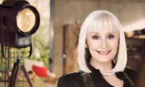 Raffaella carrà siempre ha demostrado ser toda una hincha de la juventus, luciendo sus colores en multitud de ocasiones. Ofomdtvidnabum