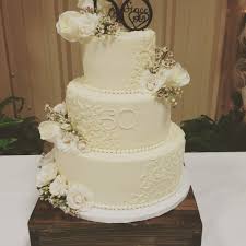 Founded in 1995, we've been welcoming brides into the crystal weddings family ever since with beautiful cakes to help complete their big day. Wedding Cakes
