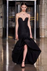 ״ארץ הנוודים״ ו״נשמה״ הם הזוכים. Oscar De La Renta Fall Winter 2020 2021 Ready To Wear