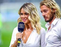 From wikimedia commons, the free media repository. Dazn E La Dura Sfida Di Mettere La Palla In Rete Sport Quotidiano Net