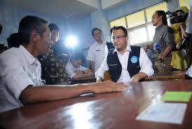 ( sd, smp, sma, smk ) tolong pahami sebelum anda menilai. Guru Bantu Siswa Kerjakan Soal Ujian Nasional Di Lampung Republika Online