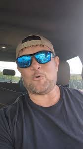 Laura Cron's Instagram, Twitter & Facebook