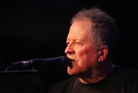 I'm trying to find Gina Pecora Lived in a yellow house