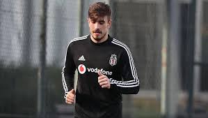 Kariyerini avrupa'da sürdürmek istediği bilinen 26 yaşındaki orta sahanın, euro 2020'nin ardından i̇spanyol ekibine imza atması bekleniyor. Dorukhan Ve Fenerbahce Gercekleri Babasi Devrede
