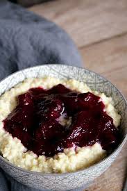 Kerniges Hirseporridge Mit Rhabarber Blaubeer Kompott Rezept Hirse Hirsebrei Porridge
