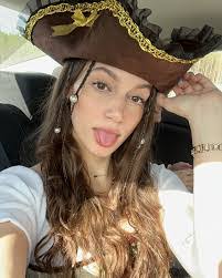 Anna Sweet's Instagram, Twitter & Facebook