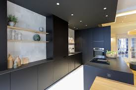 Cuisine 100 Noire Et Design Plan De Travail Quartz Evier Sous Plan Cuisine Noire