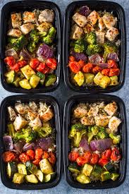 Seasoned With Olive Oil And Italian Spices Then Roasted To Perfection This Sheet Pan Chicken And Rainbow Veg Salad Meal Prep Chicken Meal Prep Lunch Meal Prep