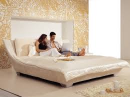 أثاث غرف النوم البيضاء 94 صور أثاث لامع للتصميم الداخلي لغرفة النوم الزرقاء والأرجواني وفي درجات اللون الخوخ