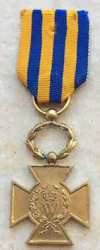 Dit is een originele nederlandse medaille baton voor 2 medailles. Pin By G Van Weeghel On Nederlandse Medailles En Onderscheidingen Dutch Orders And Medals G Van Weeghel Collection Military Appreciation Military Medals Medals