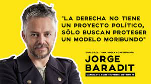 El constituyente jorge baradit durante la primera sesión de la convención constitucional. Jorge Baradit La Derecha No Tiene Proyecto Solo Busca Perpetuar Este Modelo Moribundo Duplos