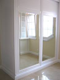 A Tukor Toloajtos Beepitett Szekreny Nelkul Nem Lenne Tokeletes Egy Gardrob Szoba Home Decor Home Decor