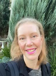 Minimizing smile crinkle eye lines