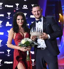 Olympijský vítěz lukáš krpálek totiž už před hrami zažil velké osobní vítězství, manželka eva mu totiž porodila 3. Judista Krpalek Slavi Tricatiny Proc Mu Manzelka Zrusila Oslavu Ahaonline Cz