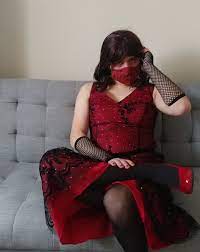 Even crossdressers can do the Kubrick stare : r/crossdressing