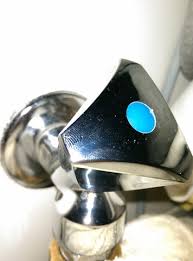Wasserhähne und eckventile für den anschluss von waschmaschine und geschirrspüler gibt es viele. Welche Einfache Moglichkeit Gibt S Um Den Wasserzulaufhahn Zur Waschmaschine Funktionsfahig Zu Machen Wasser Wasserhahn Ventil