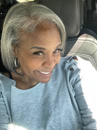 Introduction and photo sharing in a community group