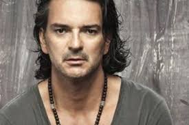 Maybe you would like to learn more about one of these? El Hijo Mayor De Ricardo Arjona Es Igual A El Besame Fm