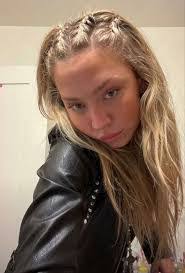 Charlotte Ouellette's Instagram, Twitter & Facebook